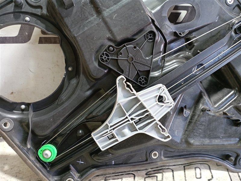 Стеклоподъемник Volkswagen Tiguan 2012 5N