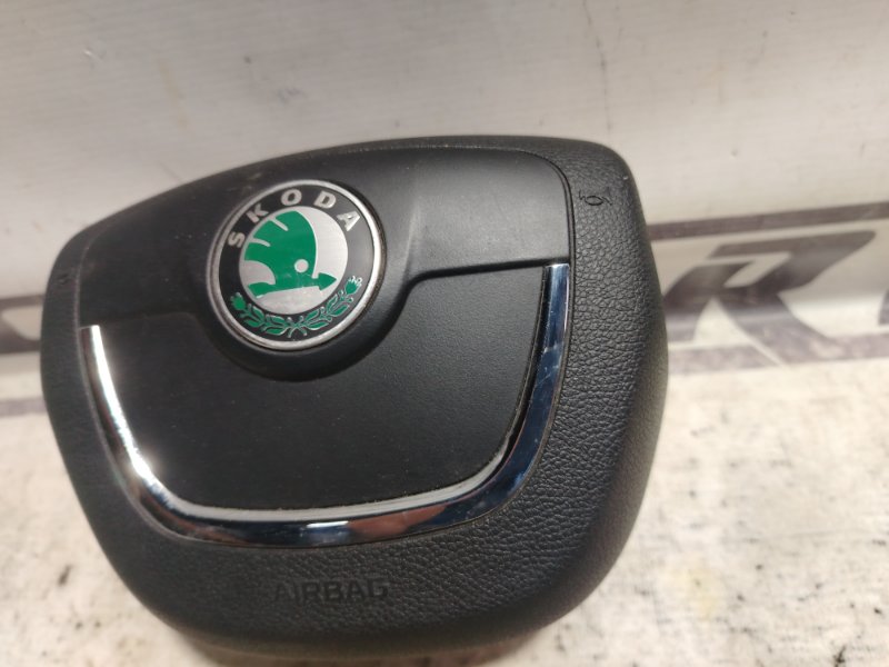 Подушка безопасности в руль Skoda Octavia 2011