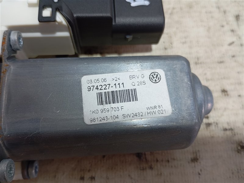 Мотор стеклоподъемника Volkswagen Passat 2006 B6