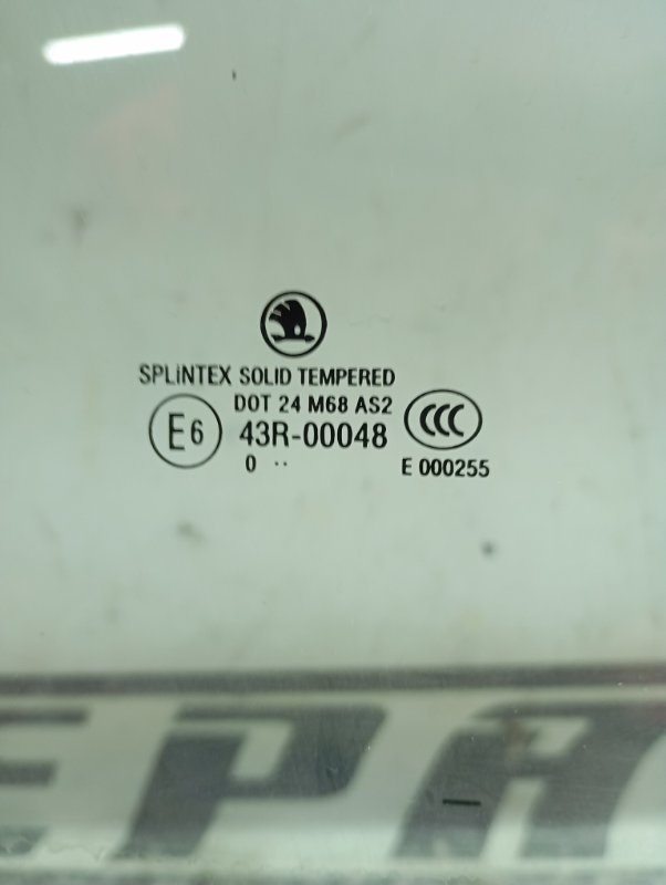Стекло боковое Skoda Octavia 2011