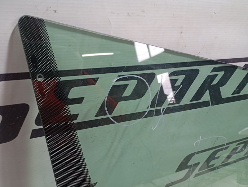 Стекло двери Skoda YETI 2013