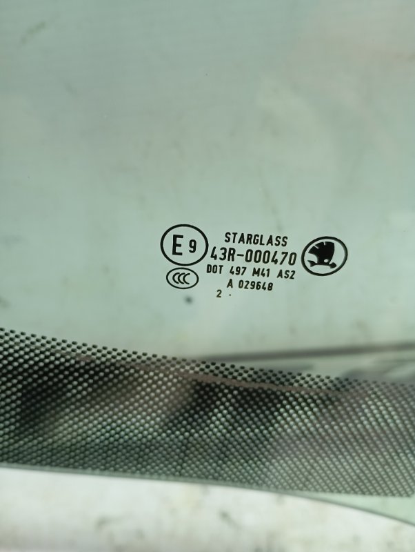 Стекло двери Skoda YETI 2013