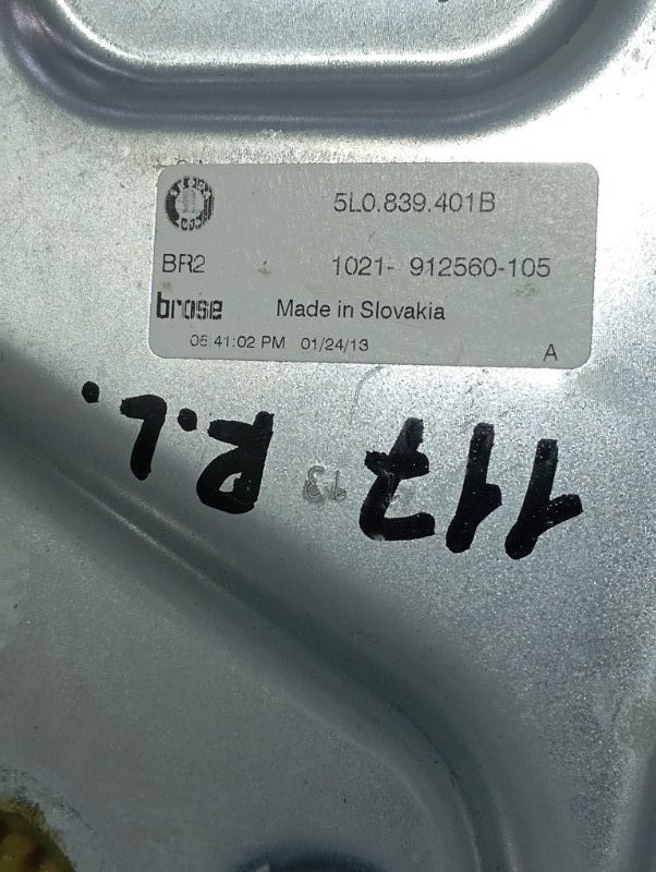 Стеклоподъемник Skoda YETI 2013