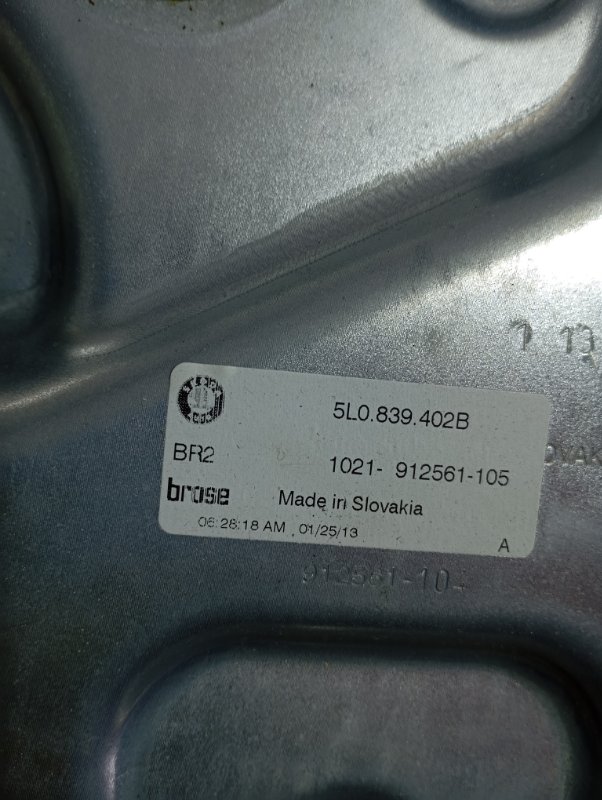 Стеклоподъемник Skoda YETI 2013