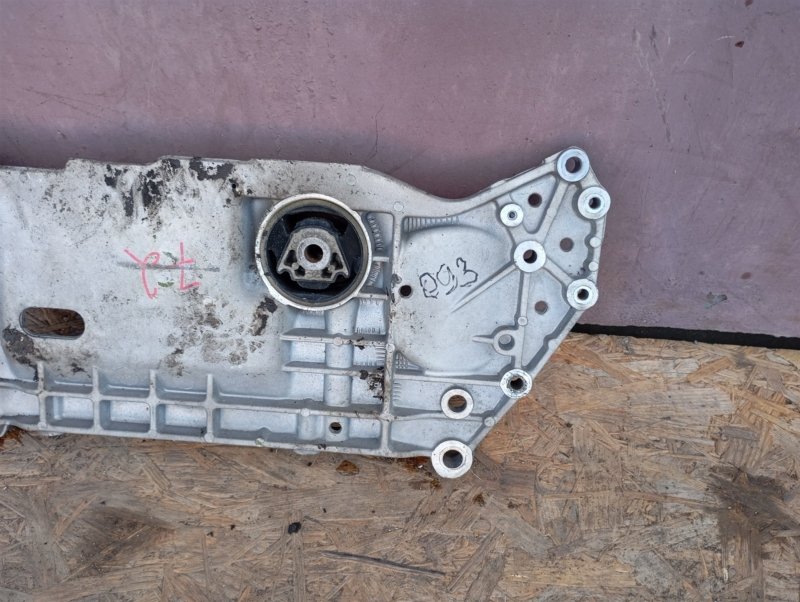 Подрамник Volkswagen Touran 2011 1T
