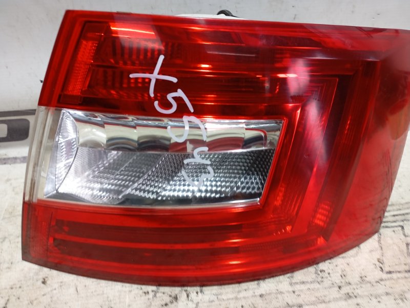Фонарь Skoda Octavia 2016