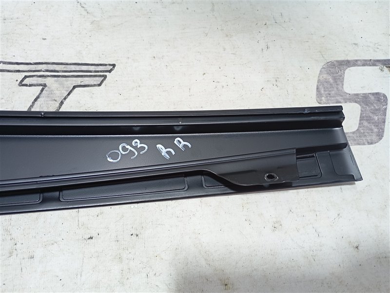 Молдинг двери Volkswagen Touran 2011 1T