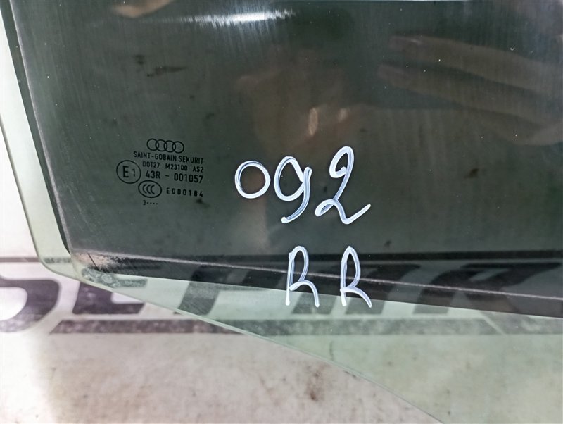 Стекло двери Audi A3 2009 8P