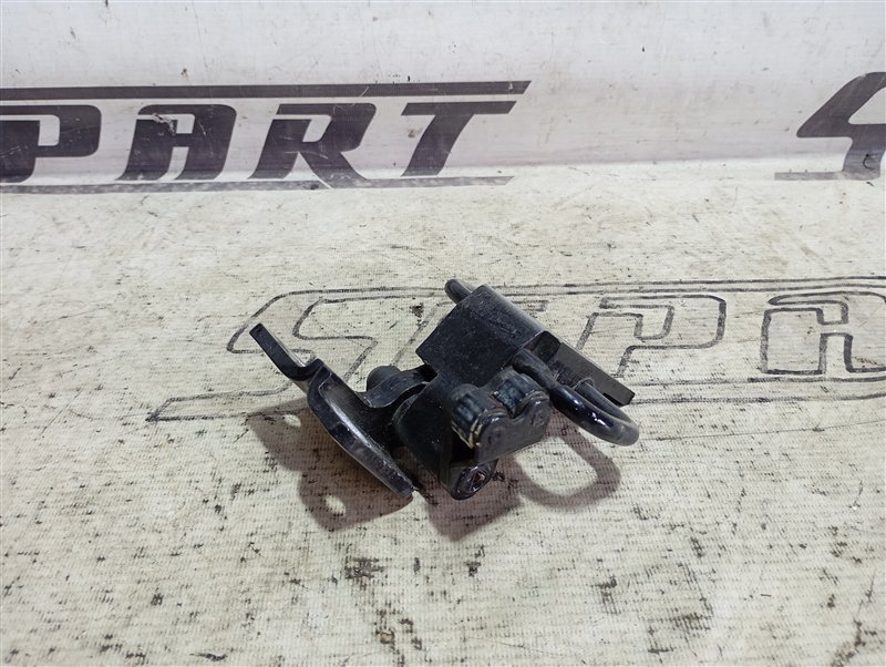 Петля двери нижняя Volkswagen Passat 2008 B6
