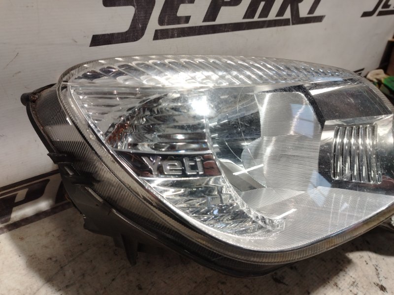 Фара галогеновая Skoda YETI 2010 5L