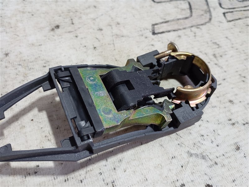 Кронштейн ручки двери Volkswagen Passat 2002 B5