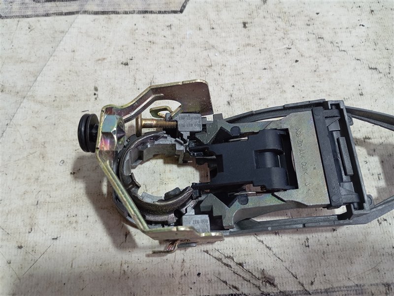 Кронштейн ручки двери Volkswagen Passat 2002 B5
