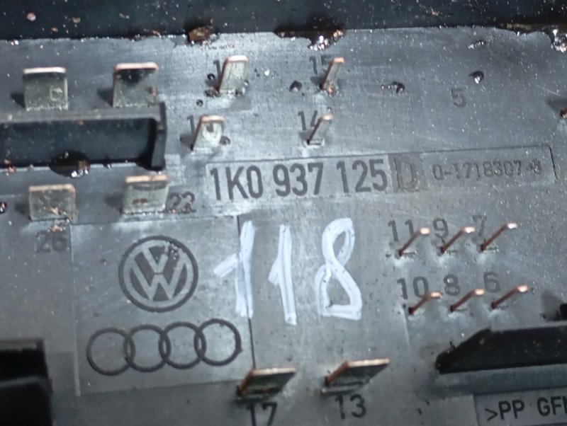 Блок предохранителей Skoda YETI 2010 5L