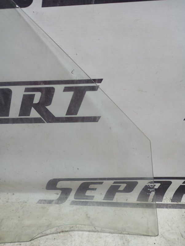 Стекло двери Skoda YETI 2010 5L