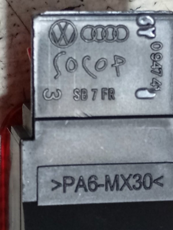 Плафон подсветки двери Skoda YETI 2010 5L