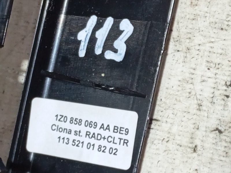 Рамка блока климат-контроля Skoda Octavia 2011