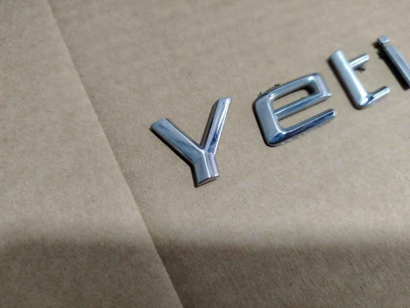 Эмблема Skoda YETI 2013