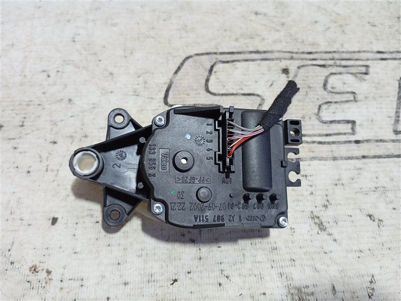 Сервопривод заслонки печки Volkswagen Passat 2002 B5