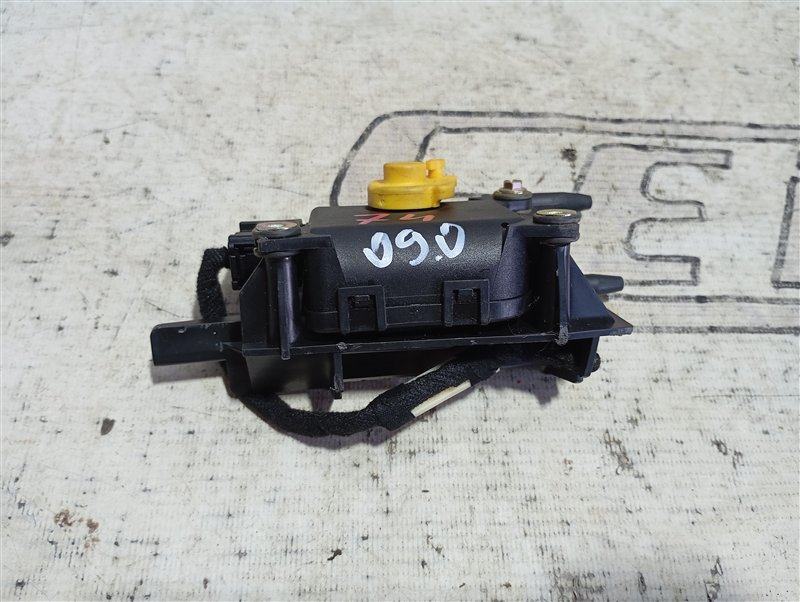 Сервопривод заслонки печки Volkswagen Passat 2002 B5