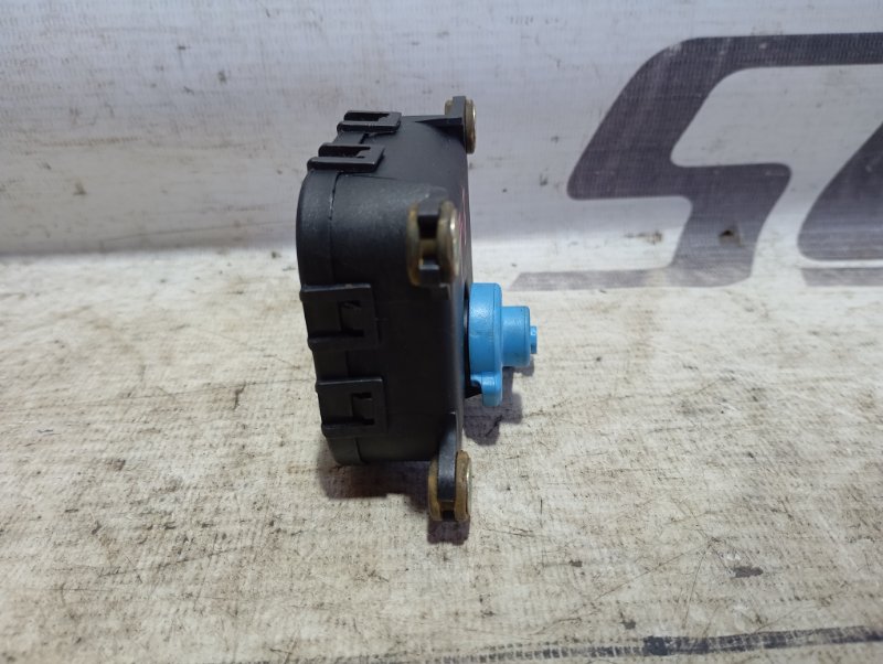 Сервопривод заслонки печки Volkswagen Passat 2002 B5