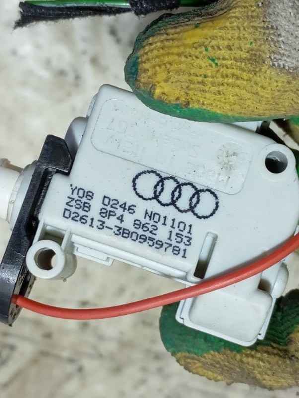 Актуатор лючка топливного бака Audi A3 2009 8P