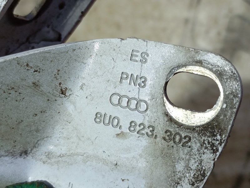 Петля капота Audi Q3 2012 8U