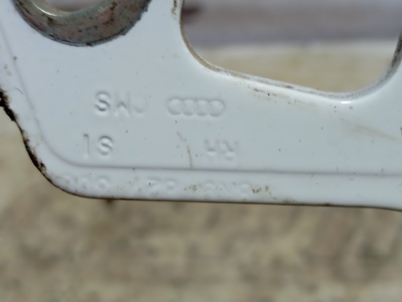 Петля двери багажника Audi A4 B8