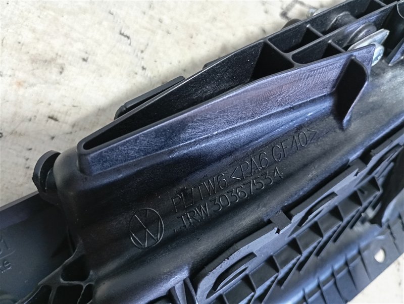 Подушка безопасности в сиденье Volkswagen Tiguan 2012 5N