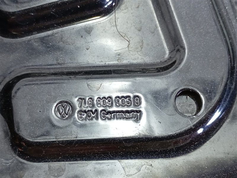 Лючок топливного бака Volkswagen Touareg 2008