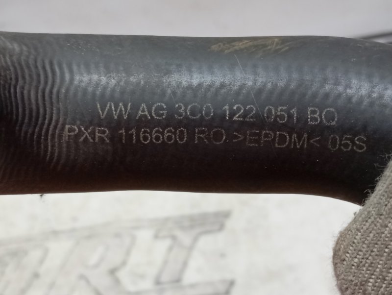 Патрубок системы охлаждения Volkswagen Passat B6