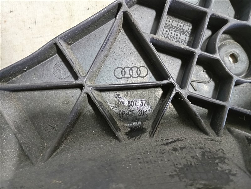 Кронштейн бампера Audi A3 2009 8P