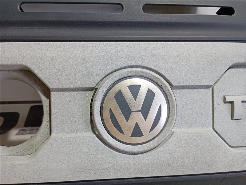 Крышка двигателя декоративная Volkswagen Passat 2008 B6