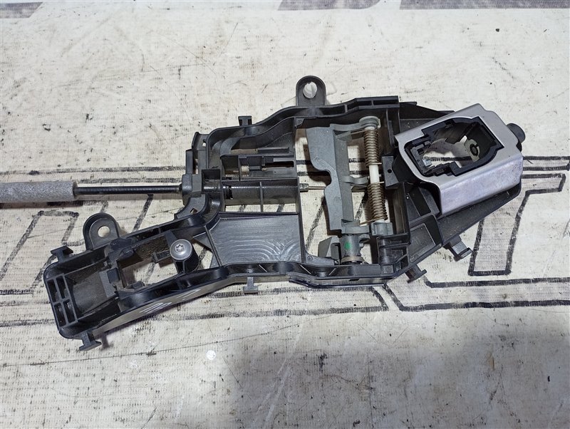 Кронштейн ручки двери Volkswagen Passat B8