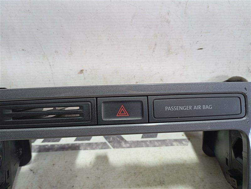 Накладка консоли центральной Volkswagen Tiguan 2012 5N