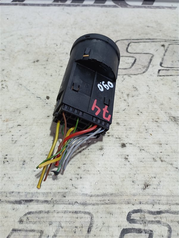 Переключатель света фар Volkswagen Passat 2002 B5