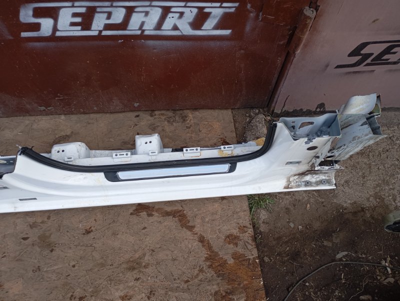 Порог Audi A4 2008 B8