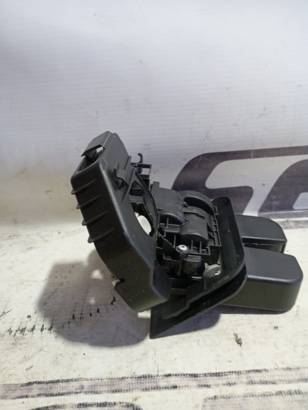 Замок багажника Audi A3 2010 8P