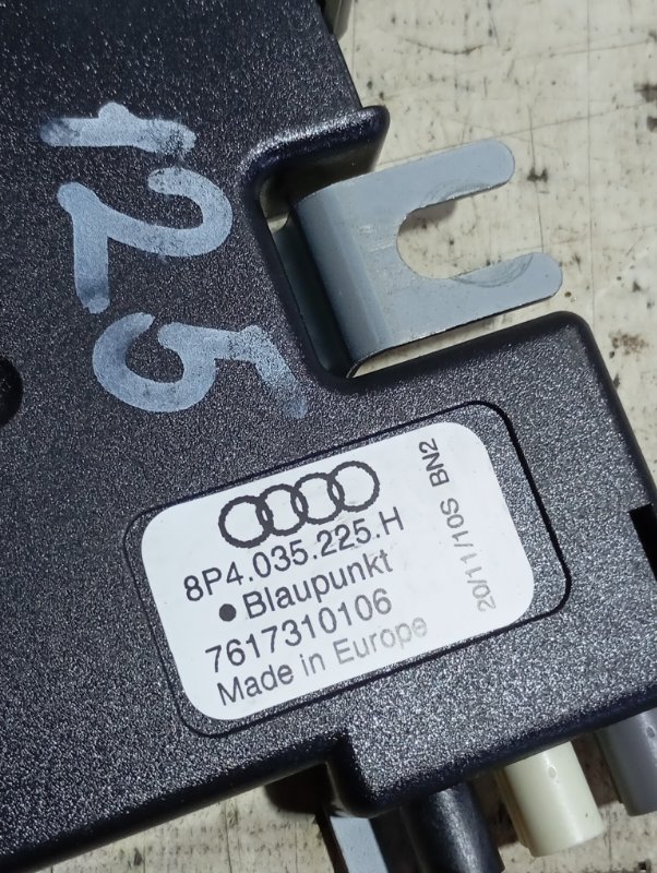 Усилитель антенны Audi A3 2010 8P