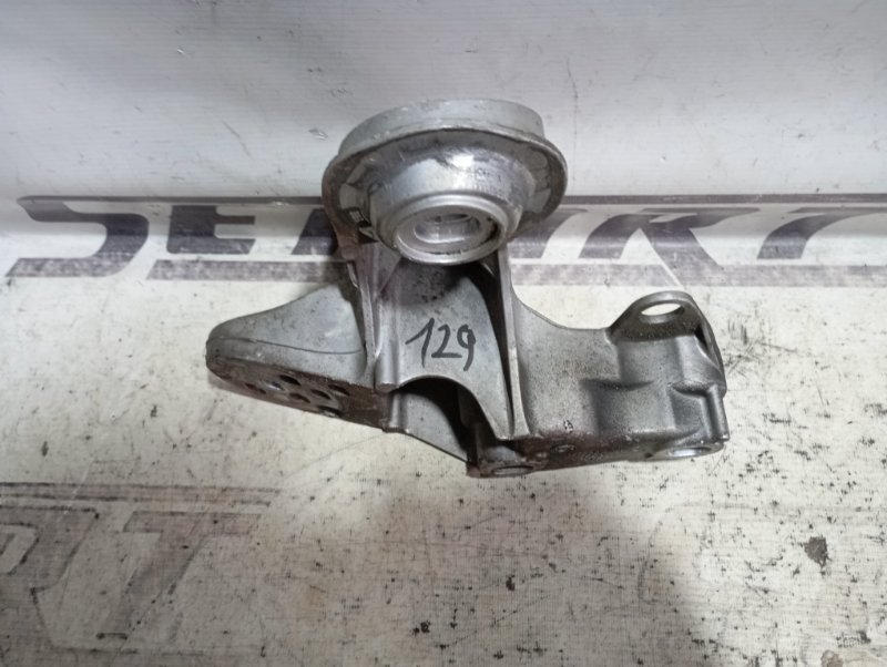 Кронштейн опоры двигателя Audi A4 2006 B7
