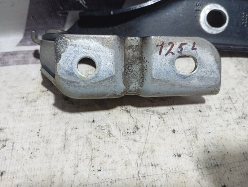 Петля капота Audi A3 2010 8P