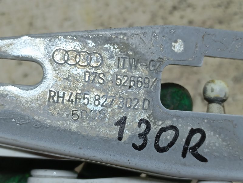 Петля крышки багажника Audi A6 2010 C6