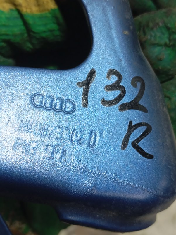 Петля капота Audi A4 2008 B8