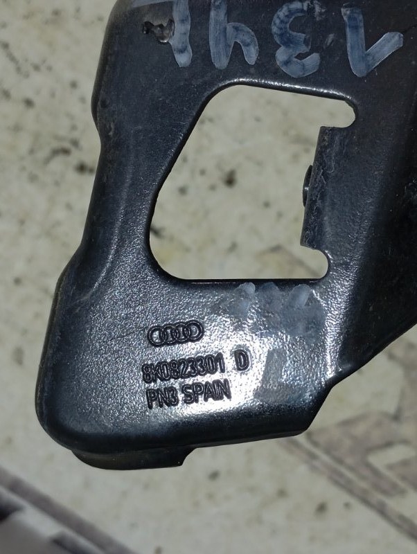 Петля капота Audi A4 2011 B8