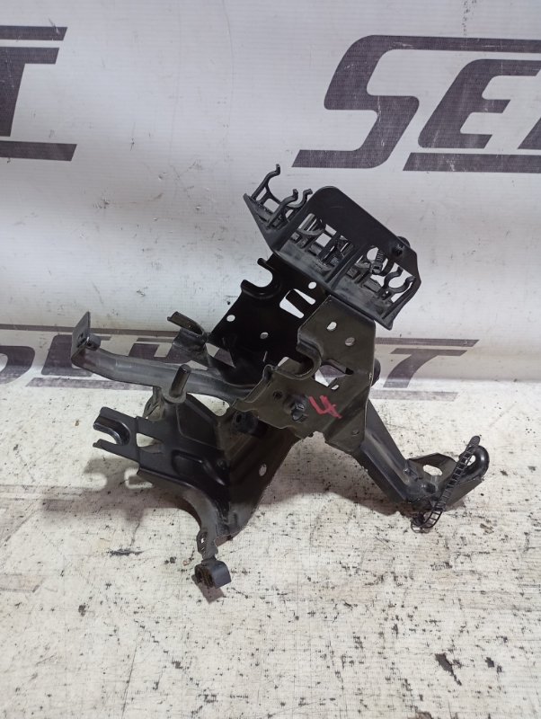Кронштейн блока ABS Audi A4 2002 B6