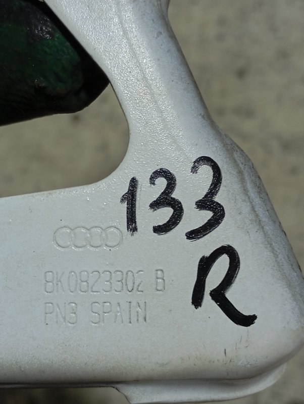Петля капота Audi A4 2008 B8