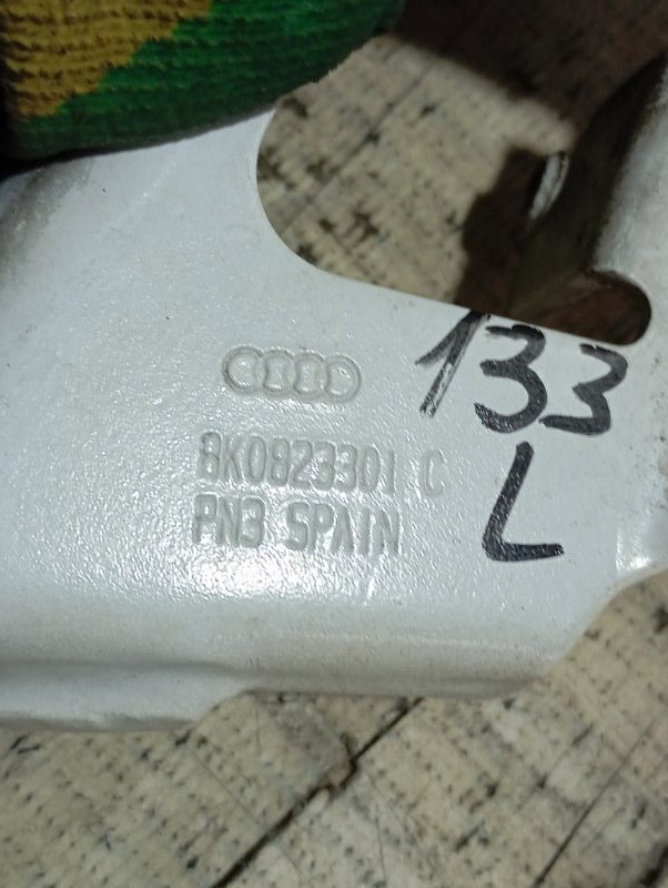 Петля капота Audi A4 2008 B8