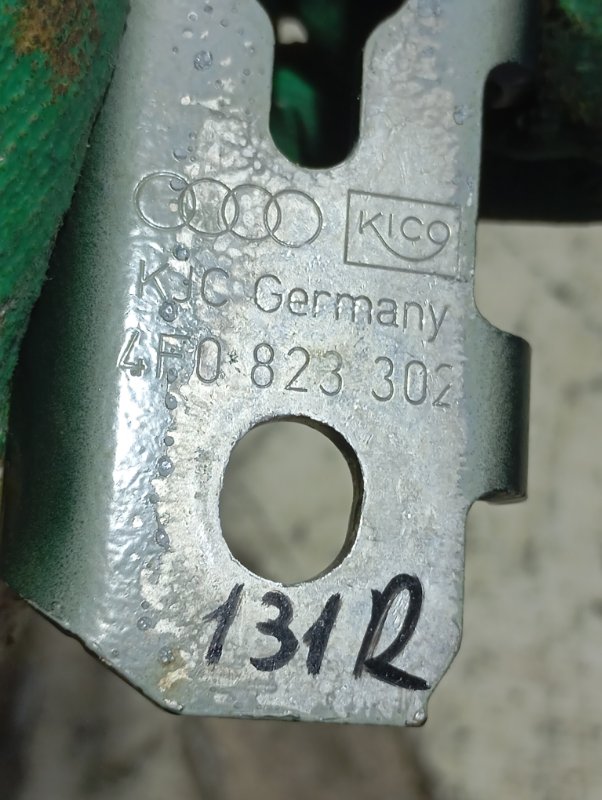 Петля капота Audi A6 2005 C6