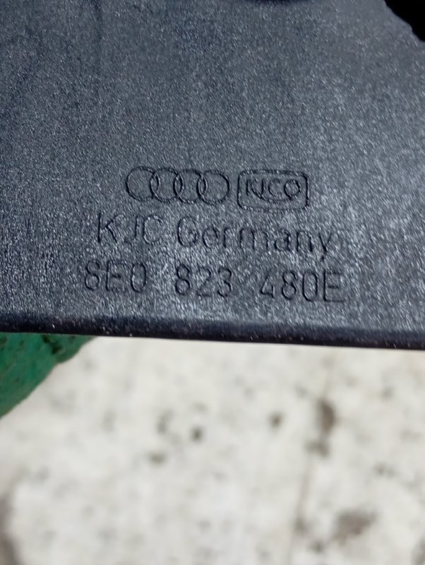 Крюк замка капота Audi A4 2006 B7