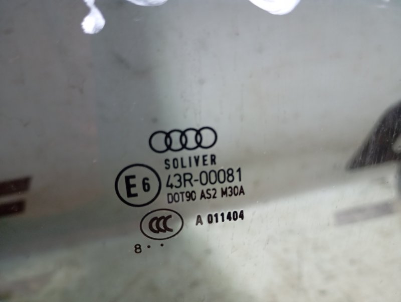 Стекло двери Audi A6 2010 C6