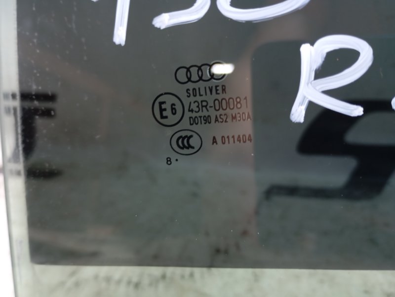 Стекло двери Audi A6 2010 C6